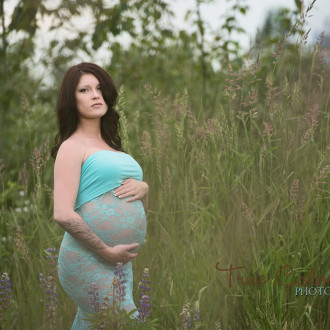 Maternity Photographer Abbotsford fraser valley studio outdoor