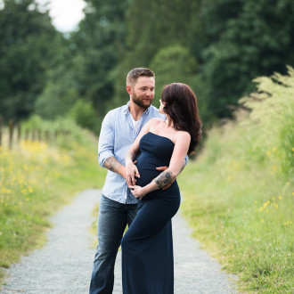 Maternity Photographer Abbotsford fraser valley studio outdoor