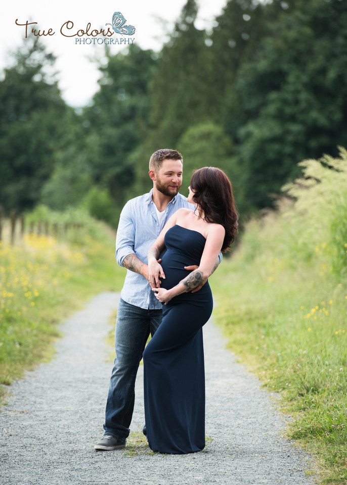 Maternity Photographer Abbotsford fraser valley studio outdoor