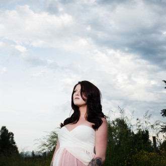 Maternity Photographer Abbotsford fraser valley studio outdoor