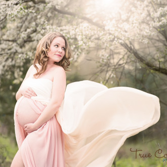 Maternity Photographer Abbotsford fraser valley studio and outdoor baby bump photography