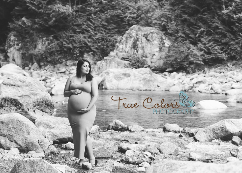 Maternity Photographer Abbotsford fraser valley studio outdoor