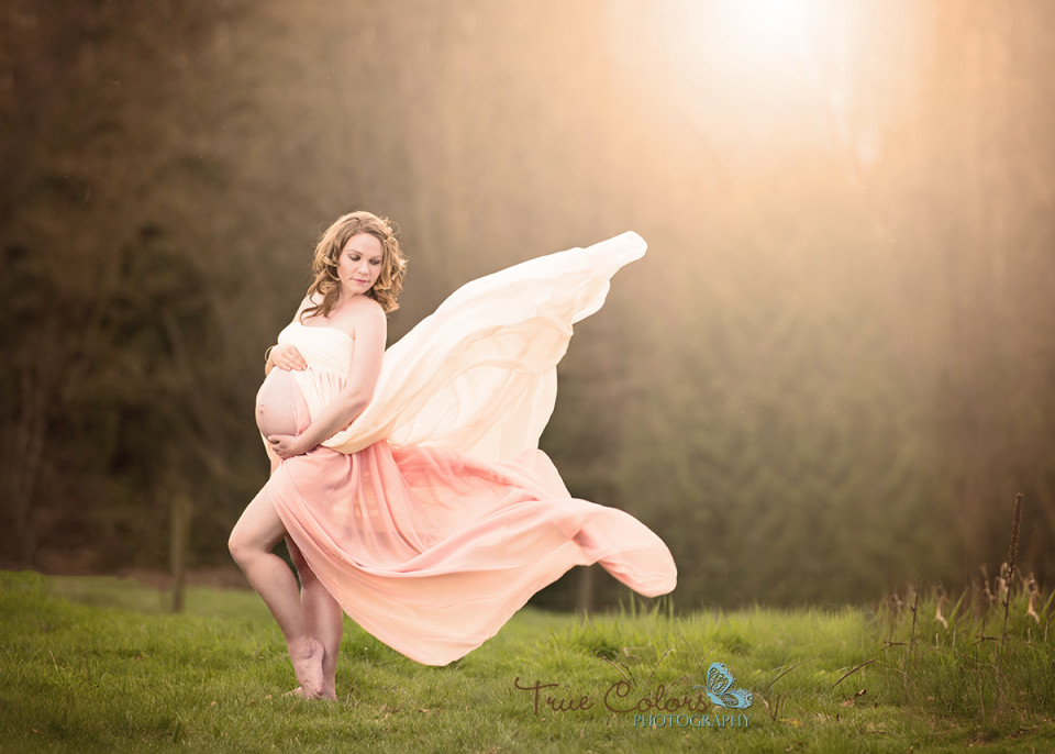 Maternity Photographer Abbotsford fraser valley studio and outdoor baby bump photography