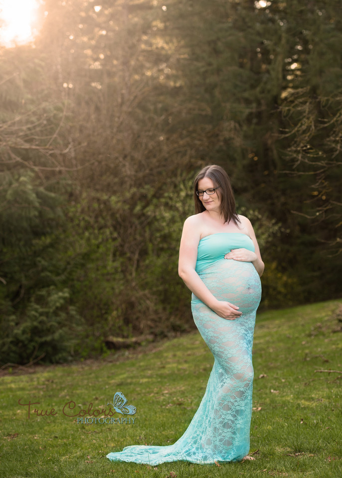 Maternity Photographer Abbotsford fraser valley studio and outdoor baby bump photography