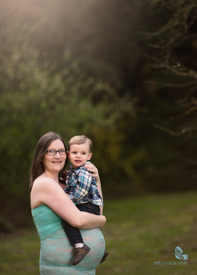 Maternity Photographer Abbotsford fraser valley studio and outdoor baby bump photography