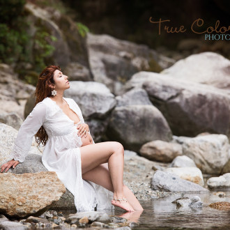 Maternity Photographer Abbotsford fraser valley studio and outdoor baby bump photography