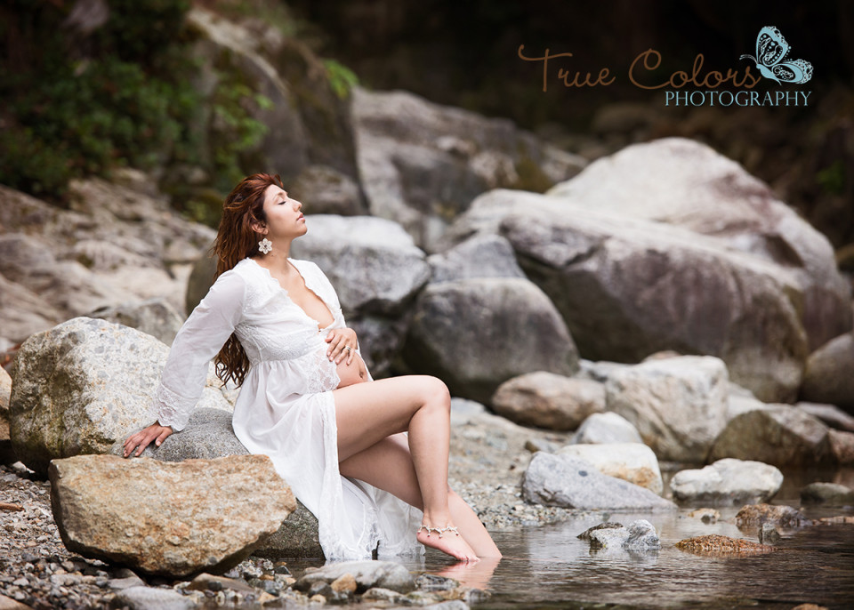 Maternity Photographer Abbotsford fraser valley studio and outdoor baby bump photography