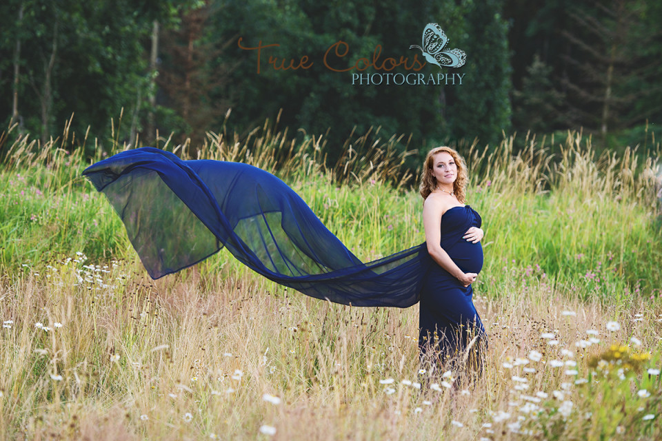 Maternity Photographer Abbotsford fraser valley studio and outdoor baby bump photography