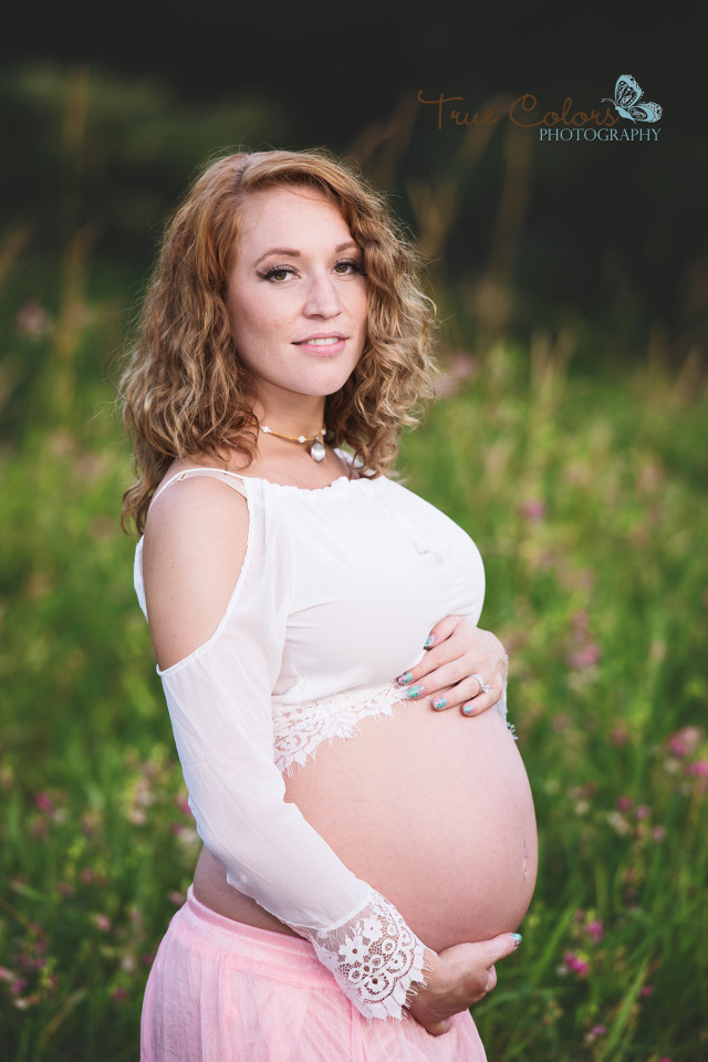 Maternity Photographer Abbotsford fraser valley studio and outdoor baby bump photography