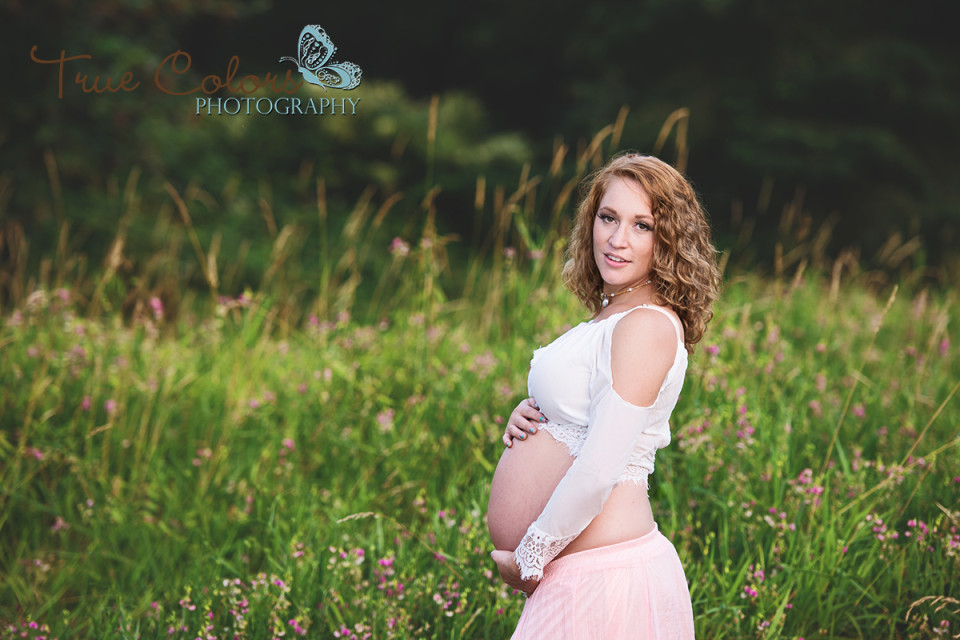 Maternity Photographer Abbotsford fraser valley studio and outdoor baby bump photography