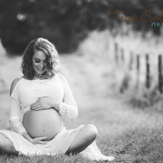 Maternity Photographer Abbotsford fraser valley studio and outdoor baby bump photography