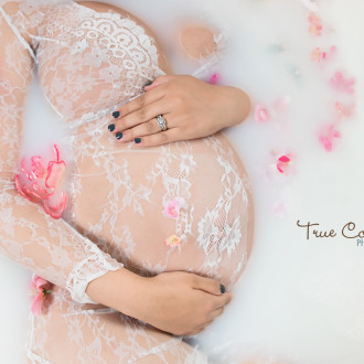 Maternity Photographer Abbotsford fraser valley studio outdoor