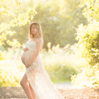 Maternity Photographer Abbotsford fraser valley studio outdoor