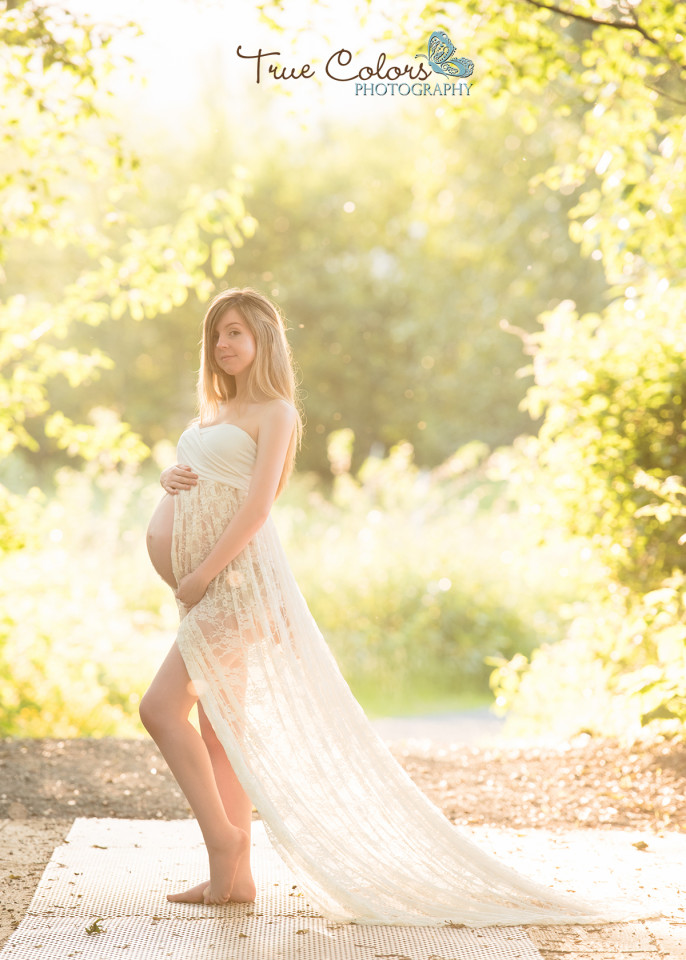 Maternity Photographer Abbotsford fraser valley studio outdoor