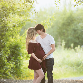 Maternity Photographer Abbotsford fraser valley studio outdoor