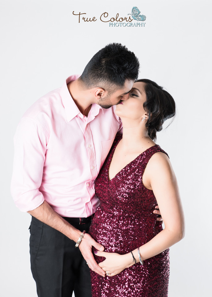 Maternity Photographer Abbotsford fraser valley studio and outdoor baby bump photography